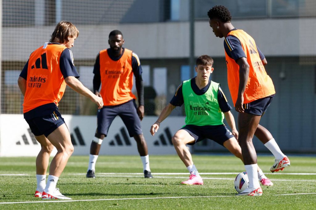 Arda Güler and Viní Jr. are BACK in training!